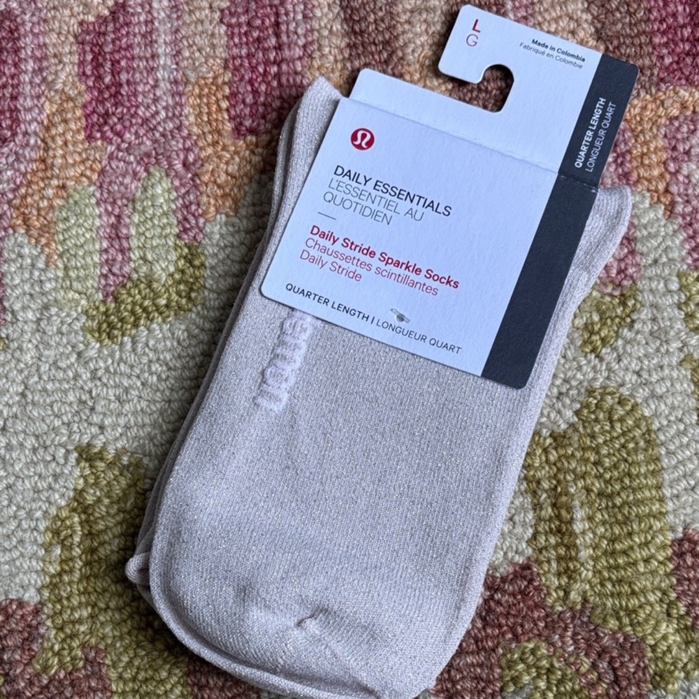 Lululemon NWT Daily Stride Sparkle Socks Strawberry Milkshake/ Silver glimmer LG